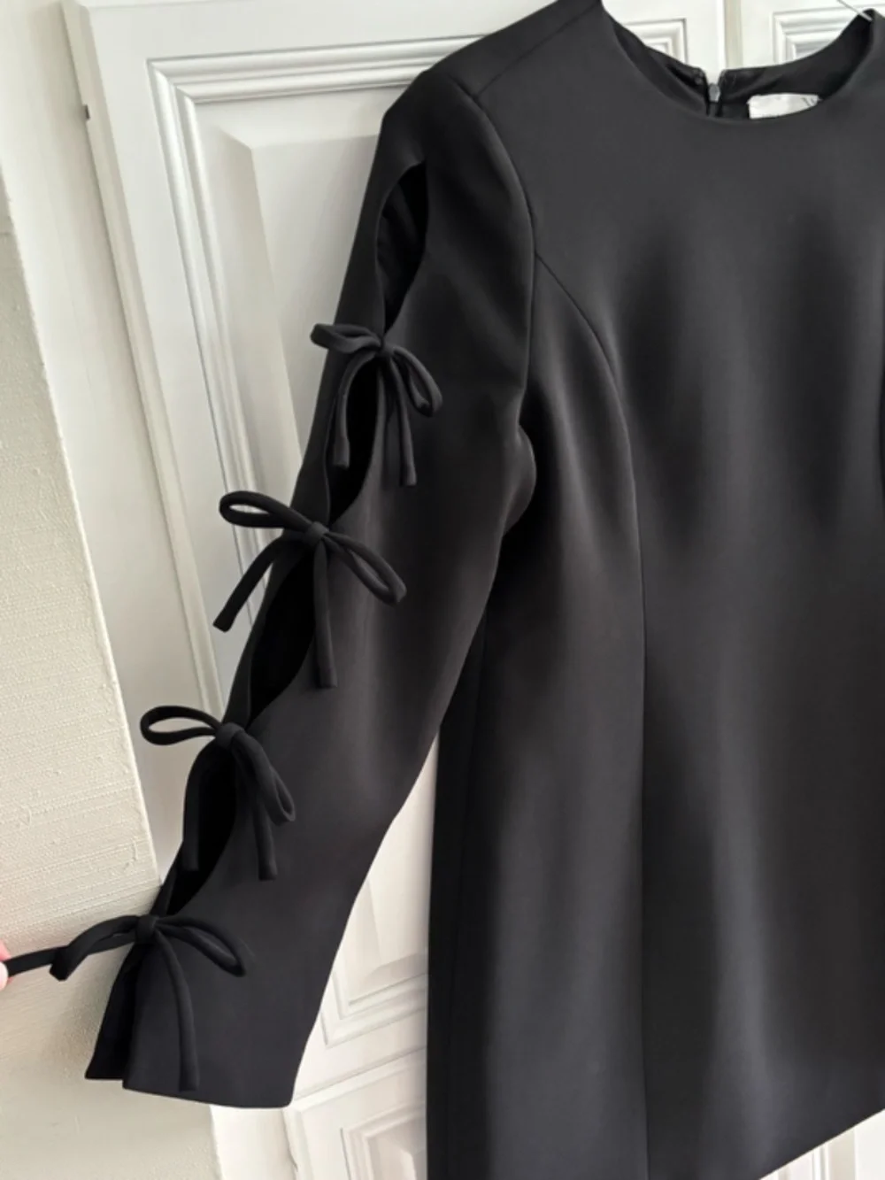 Hyacinth House Black Bow Sleeve Belinda Mini Dress Size L - Picture 2 of 4